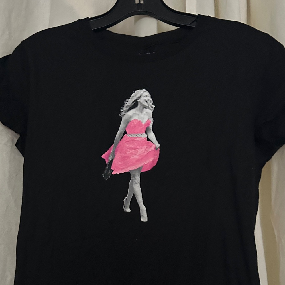 Bitten by Sarah Jessica Parker Black Tee with Pink Graphic XL - Picture 2 of 4